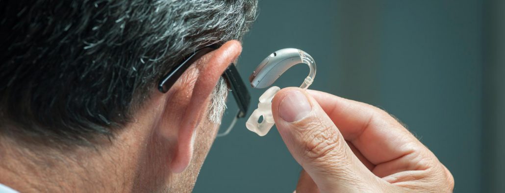 سمعک پشت گوشی برای چه سنینی مناسب‌تر است؟